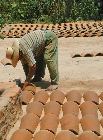 DSCN3074 Baking shingles in El Salvador, 4x6 blowup