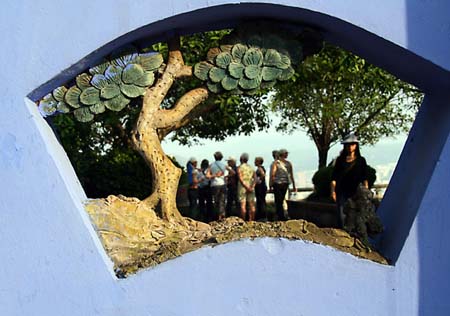 9 Fan Cut-out in Courtyard, Tour Group