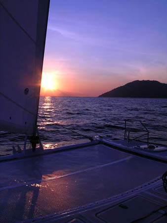 03 Pacific Bliss sails into Alor