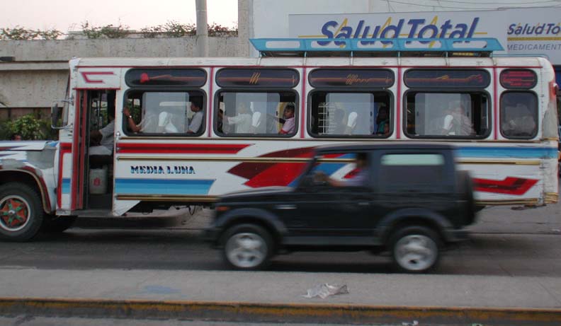 DSCN2089ColorfulColombiaBus