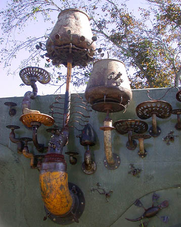 016 Unusual Sculpture in Mackay Botanic Gardens