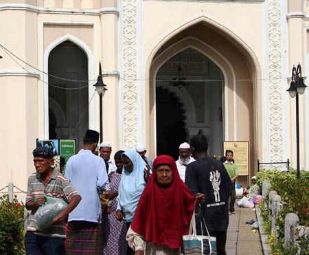 18  Feeding the poor during Ramadan