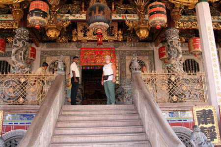 19 Gunter and Guide at Perakan House