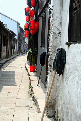 12 Lanterns and Mops