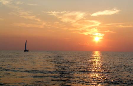 01 Simpatica Sails off into the Sunset