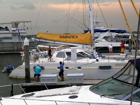 01 Getting Simpatica into the dock with one engine