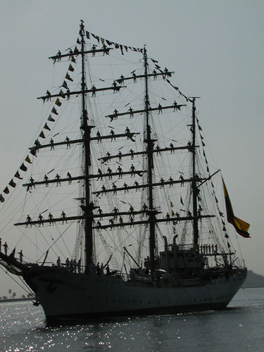 DSCN2560GloriaInProfile-MenonMasts