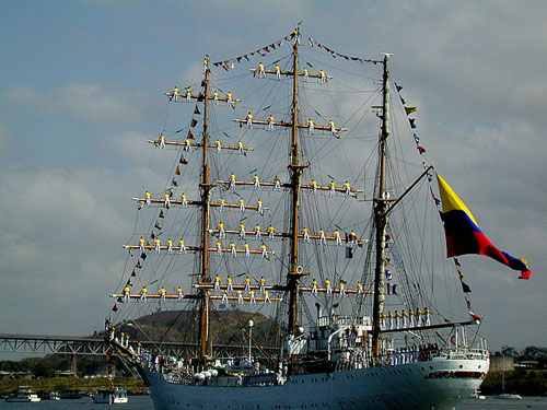 DSCN2566Columia'sTallShipGloriaReadytoEntertheCanalinFullReg