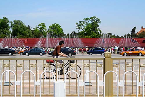 05   The boulevard where the tanks came down 1989