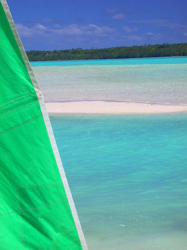 DSCN8139GreenSailBlueWaters