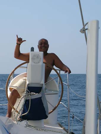 DSCN5413 Noen hangs loose at the helm