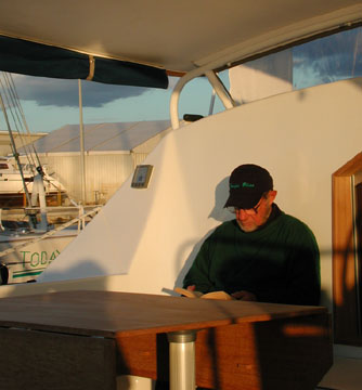 ChrisreadingatCatanaOwnersDockDSCN1039