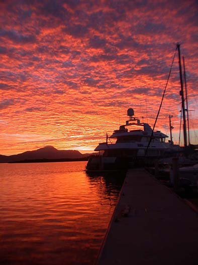 DSCN5055 Surprise in Sunrise at Denarau Dock