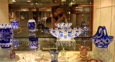 0002-The-museum-contains-gift