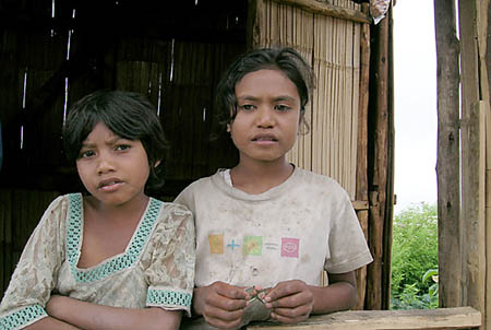 07 Girls at Fruit Stand, Moni