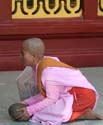 17-Nun-lifting-stone