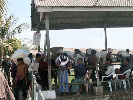 47 The walkway betweeen the ferries and trucks
