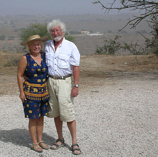 08 Lois and Gunter at Job's Tomb