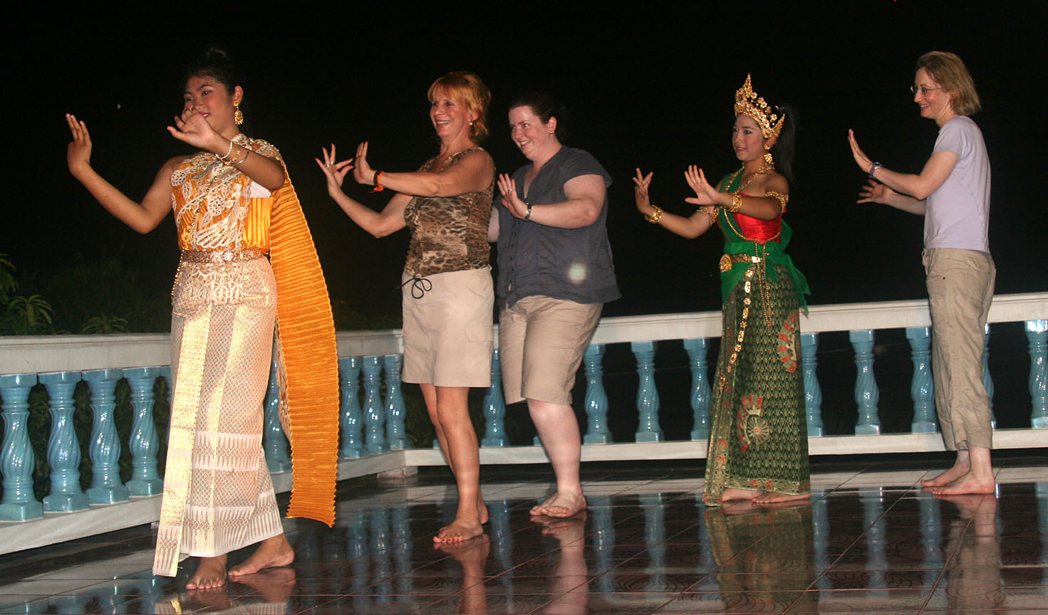 10 Dancing at homestay