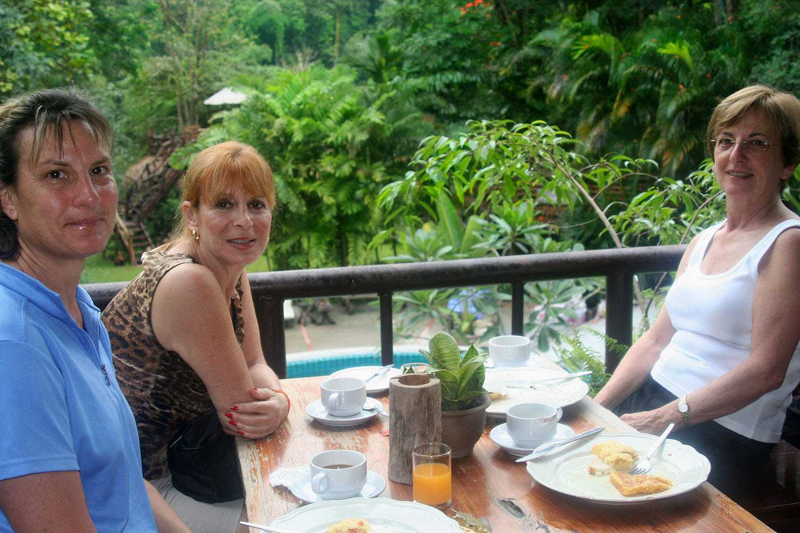 7 Karen, Judi, Marian at breakfast Resotel