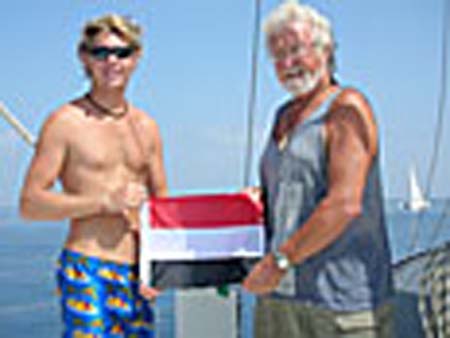12 Hoisting Flag of Yemen