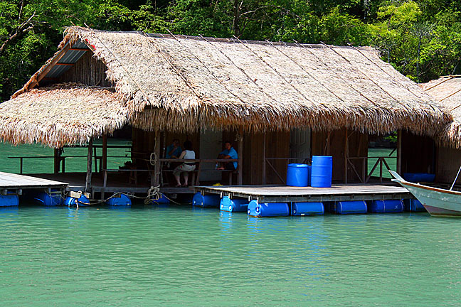 18 Thatched hut at the Hole