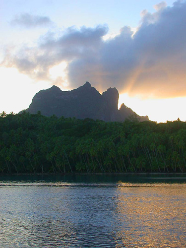 DSCN8016Motu-in-Front-of-Bo